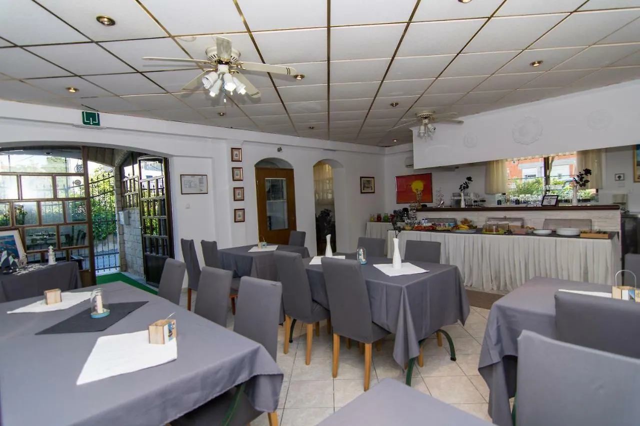 Villa Jadran Trogir 3*,